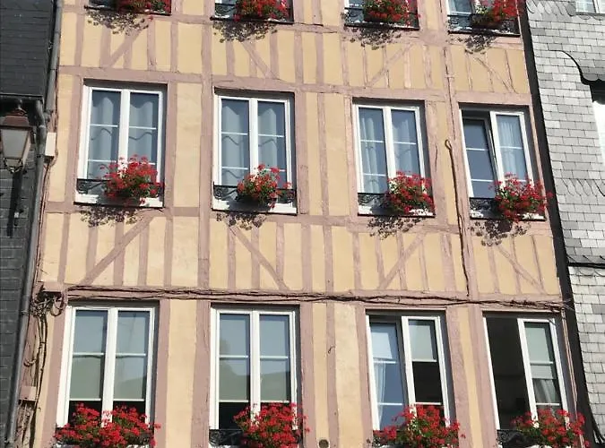 Apartment Erik Satie *