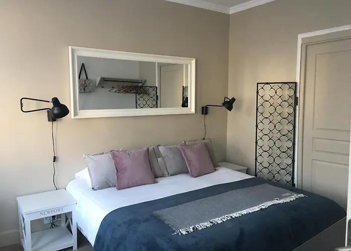 Apartment Erik Satie *